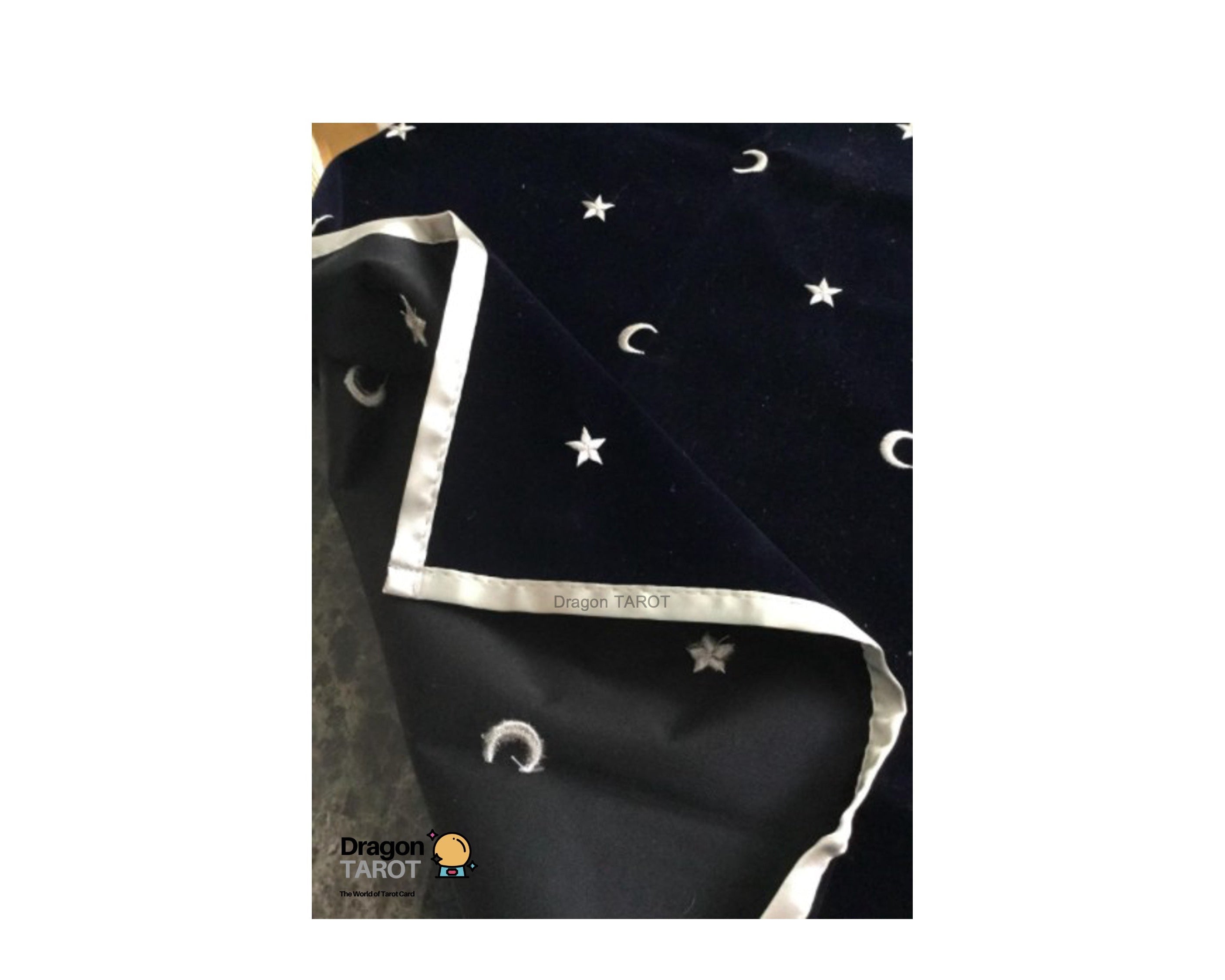 Tarot Cloth Moon & Stars | ผ้าปูไพ่ทาโรต์ลายดวงจันทร์และดวงดาว (ผ้ากำมะหยี่)