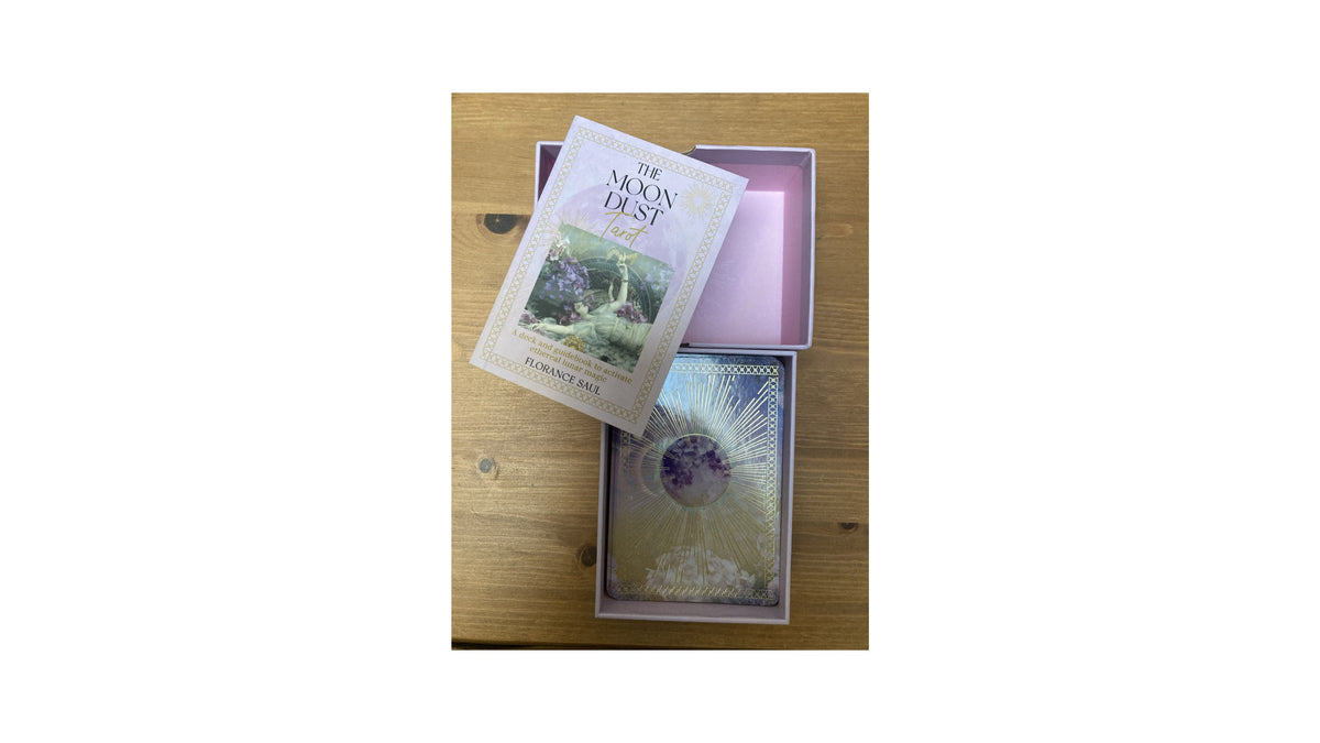 Moon Dust Tarot, The | ไพ่ทาโรต์ขอบทอง พร้อมหนังสือคู่มือ